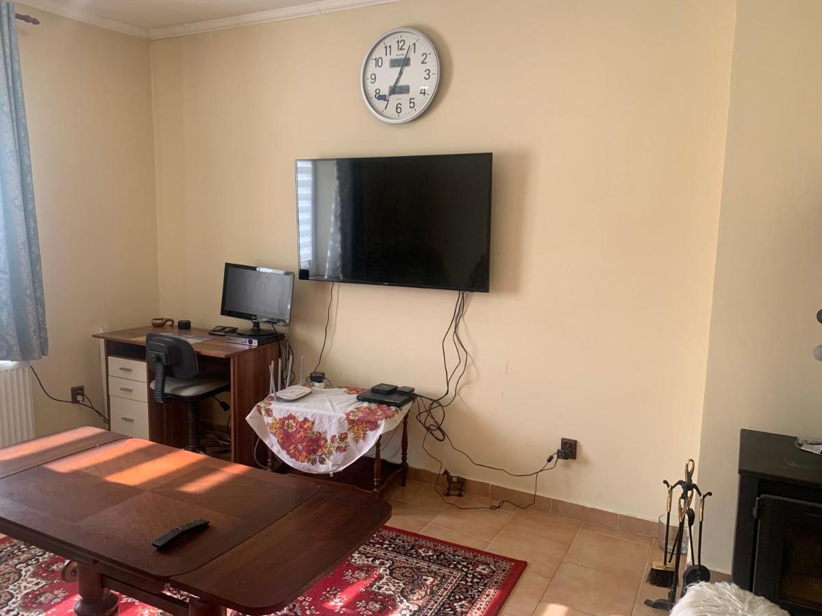 Ubytovani V Apartmanu, 2 Loznice, Na Farme Bzany エクステリア 写真